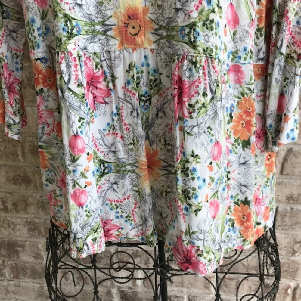 J Jill Floral Blouse Full front button 3/4 Sleeves - Picture 7 of 8